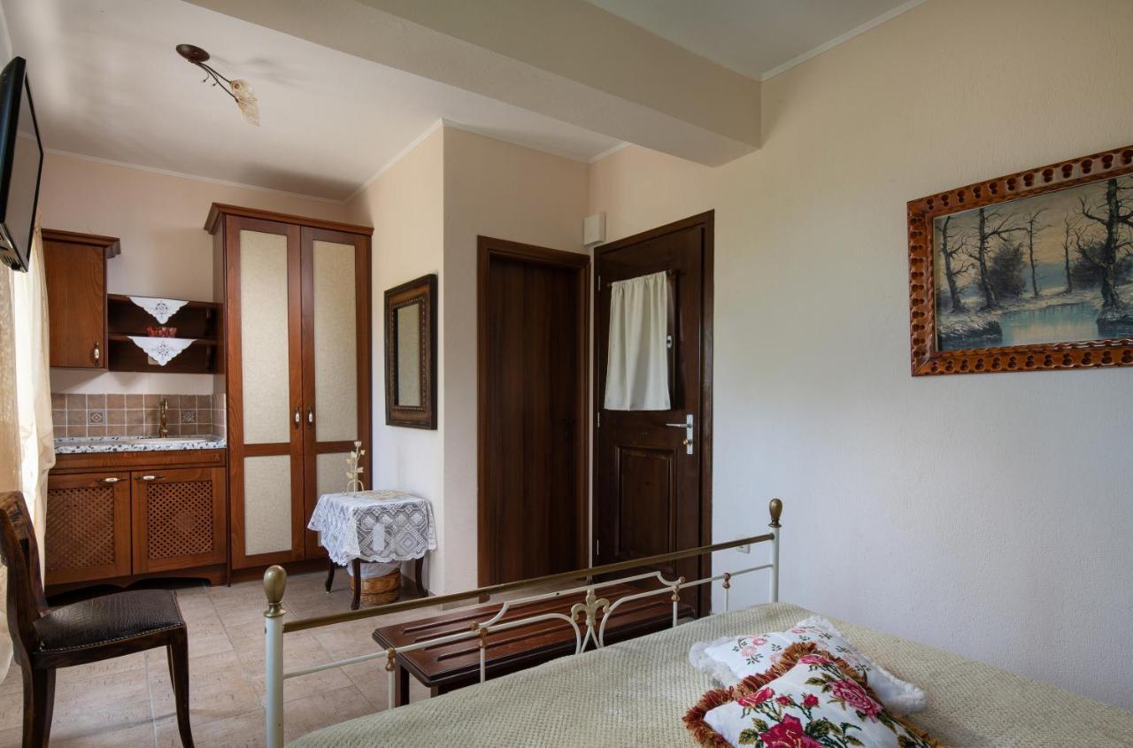 Chorostasi Guest House Parthenon Bagian luar foto